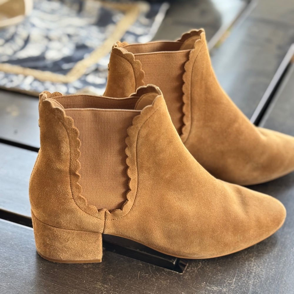 Kate Spade Garden Scalloped Ankle Booties Size 7.5 Tan Suede Pull-On Block Heel